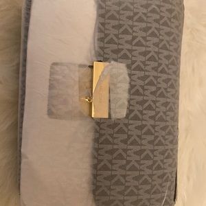Brand new Michael Kors Sloan handbag